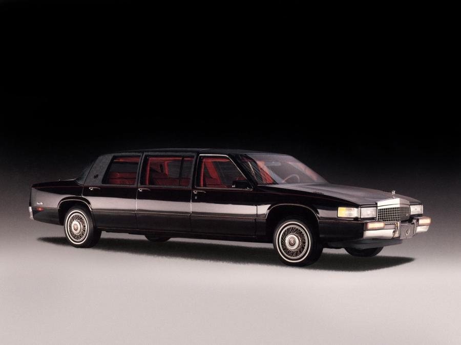  Cadillac DeVille Professional Limousine by Sayers & Scovill 1992 года  (фото 1 из 1)